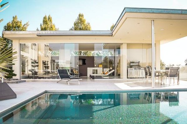 Des astuces pour aménager votre espace piscine pour une résidence de prestige encore plus luxueuse